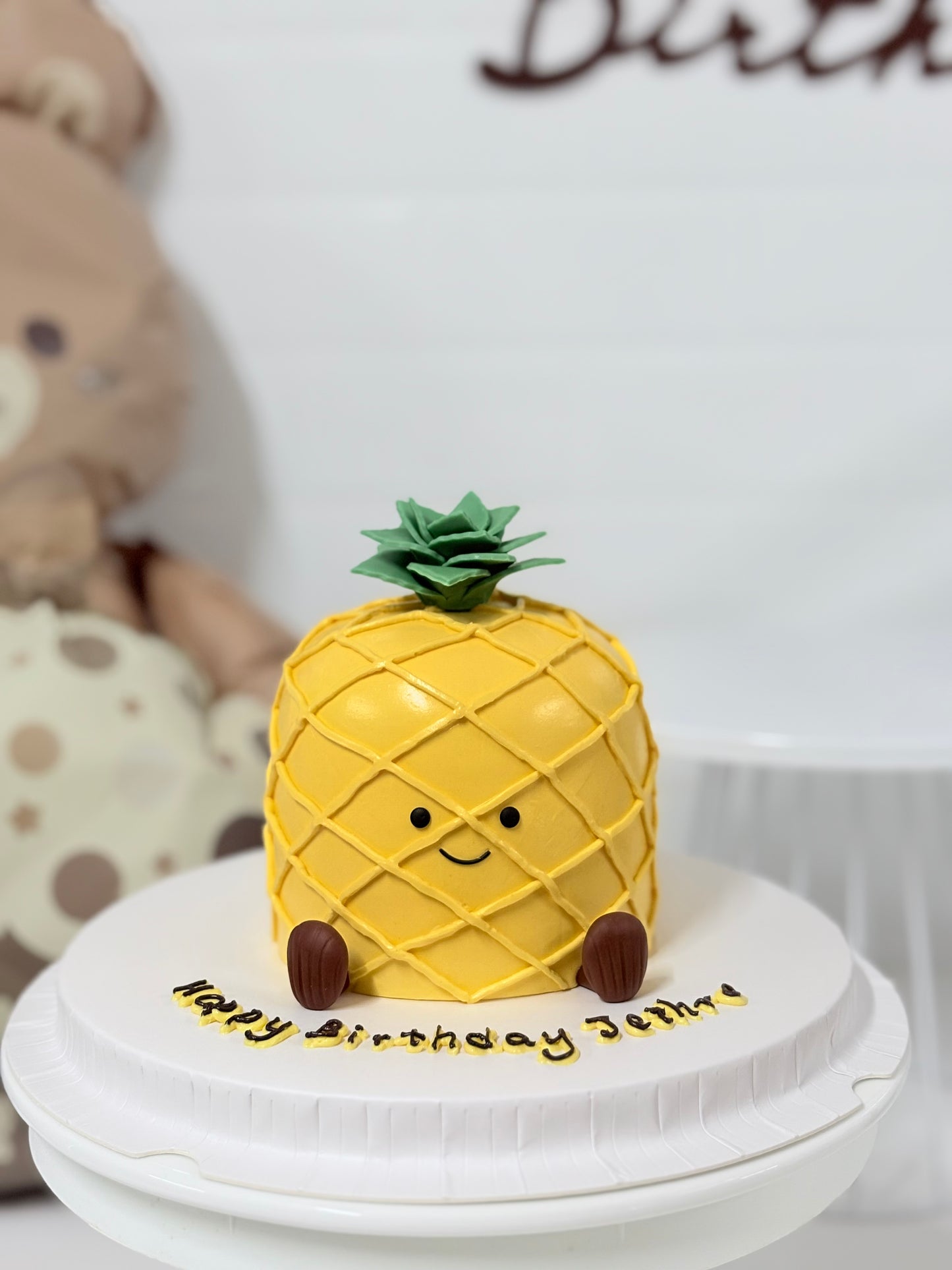Pineapple (請WhatsApp 查詢檔期）